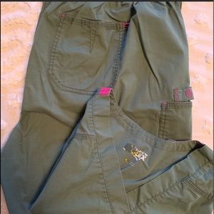 Wonder wink scrub set